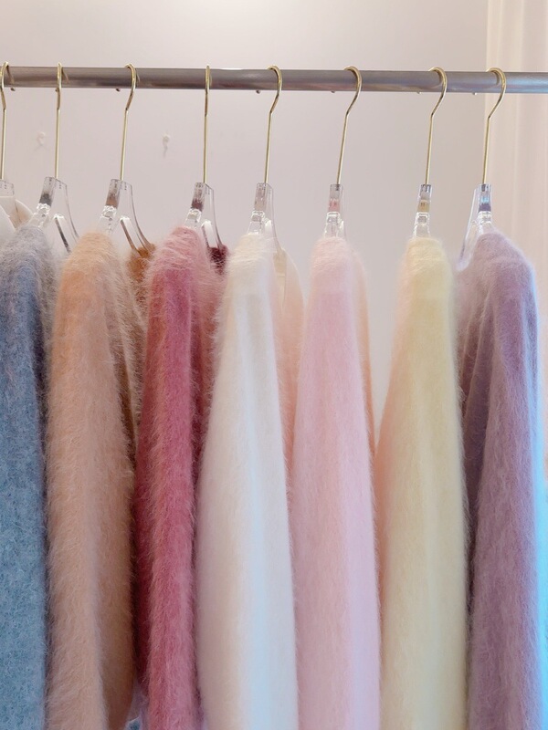 Nuanfeng Garment Factory/Wool Brushed Light Pink V-Neck Bottoming Sweater with Long Hair, Fluffy and Soft Cloud Touch Nuanfeng Garment Factory/Wool Brushed Light Pink V-Neck Bottoming Sweater with Long Hair, Fluffy and Soft Cloud Touch