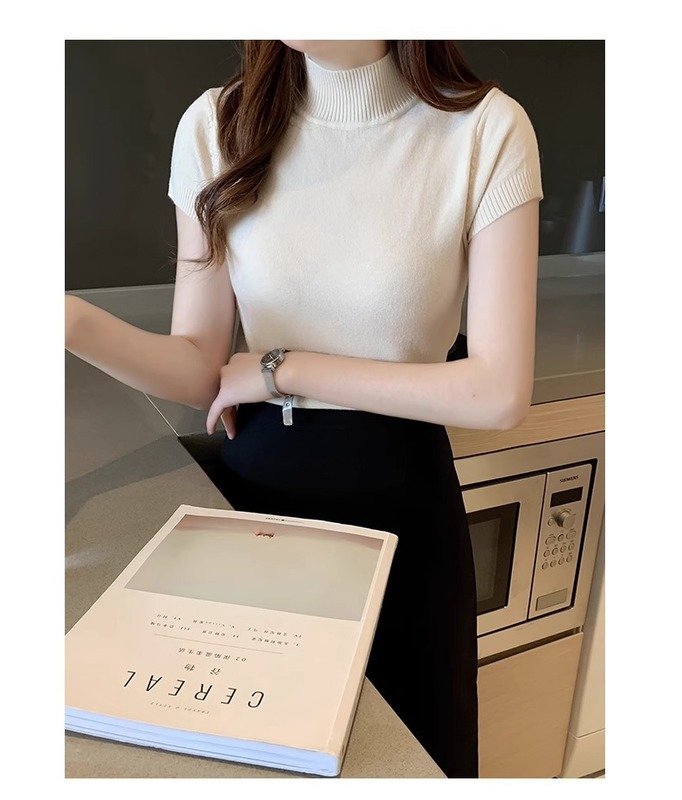 半高襟のニットのショートベストの女性の夏の外は袖なしのtシャツの上着の薄いタイプのインナーシャツを着ます。|undefined