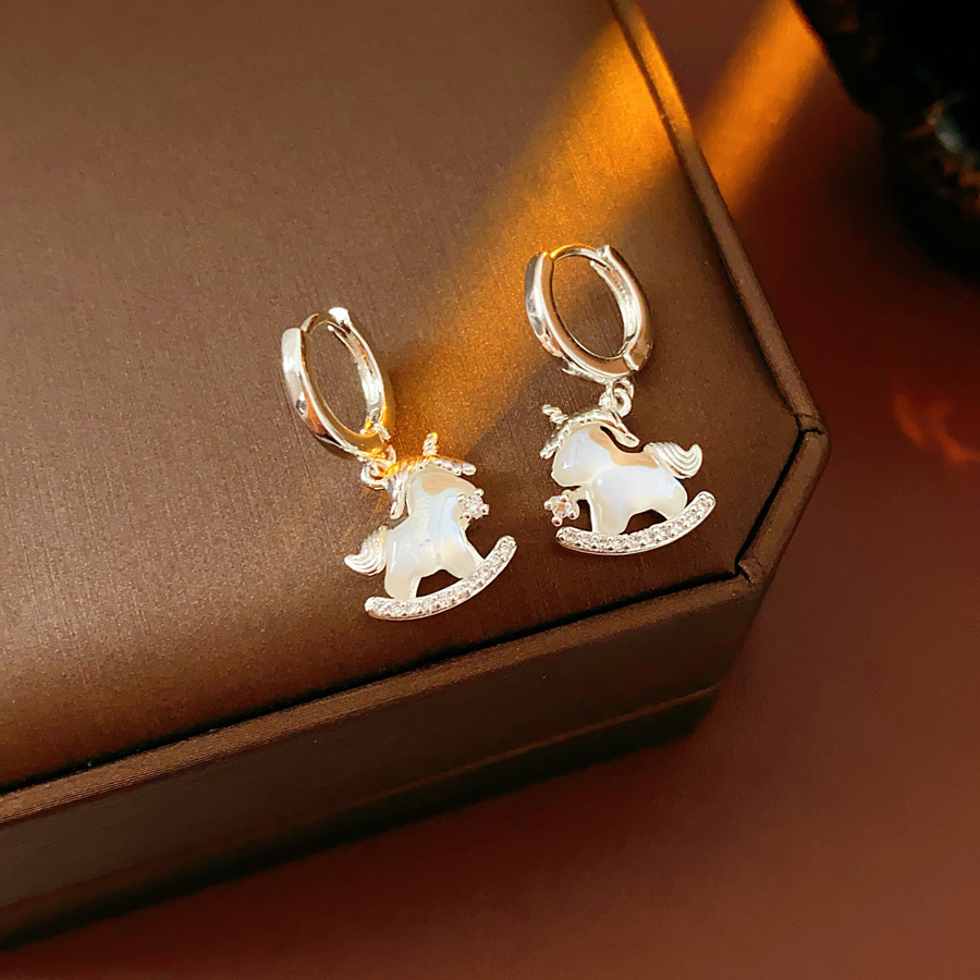 Oro verdadero eléctrico galvanis colgante de piedra pony pendientes collar ligero lujo nicho universal conjunto temperamento alta sensación de joyería mujer
