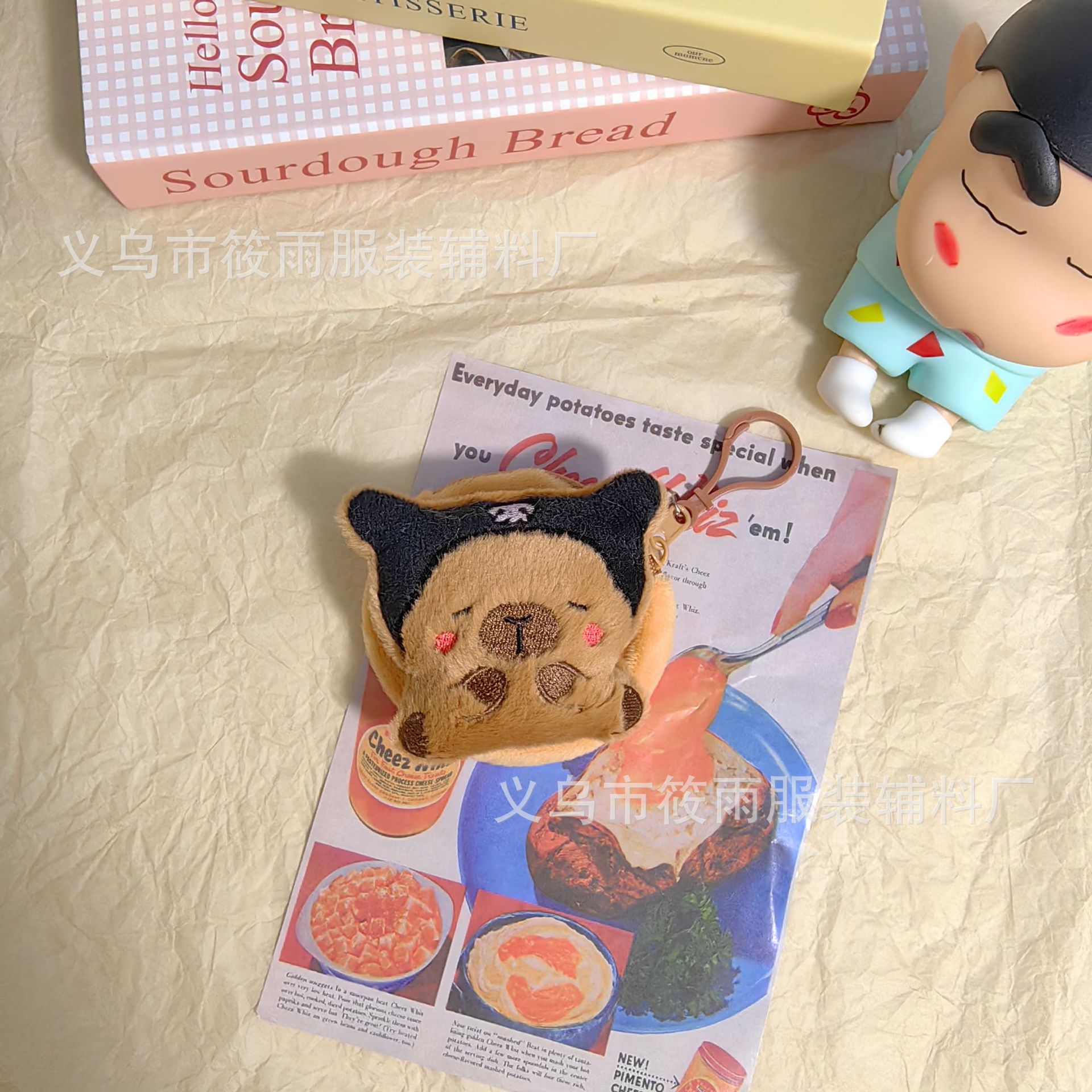 Traje de vestir Sanrio Kapibala Carpinno Monedero de felpa Accesorios Mochila escolar Llavero Colgante Auriculares Bolsa de almacenamiento