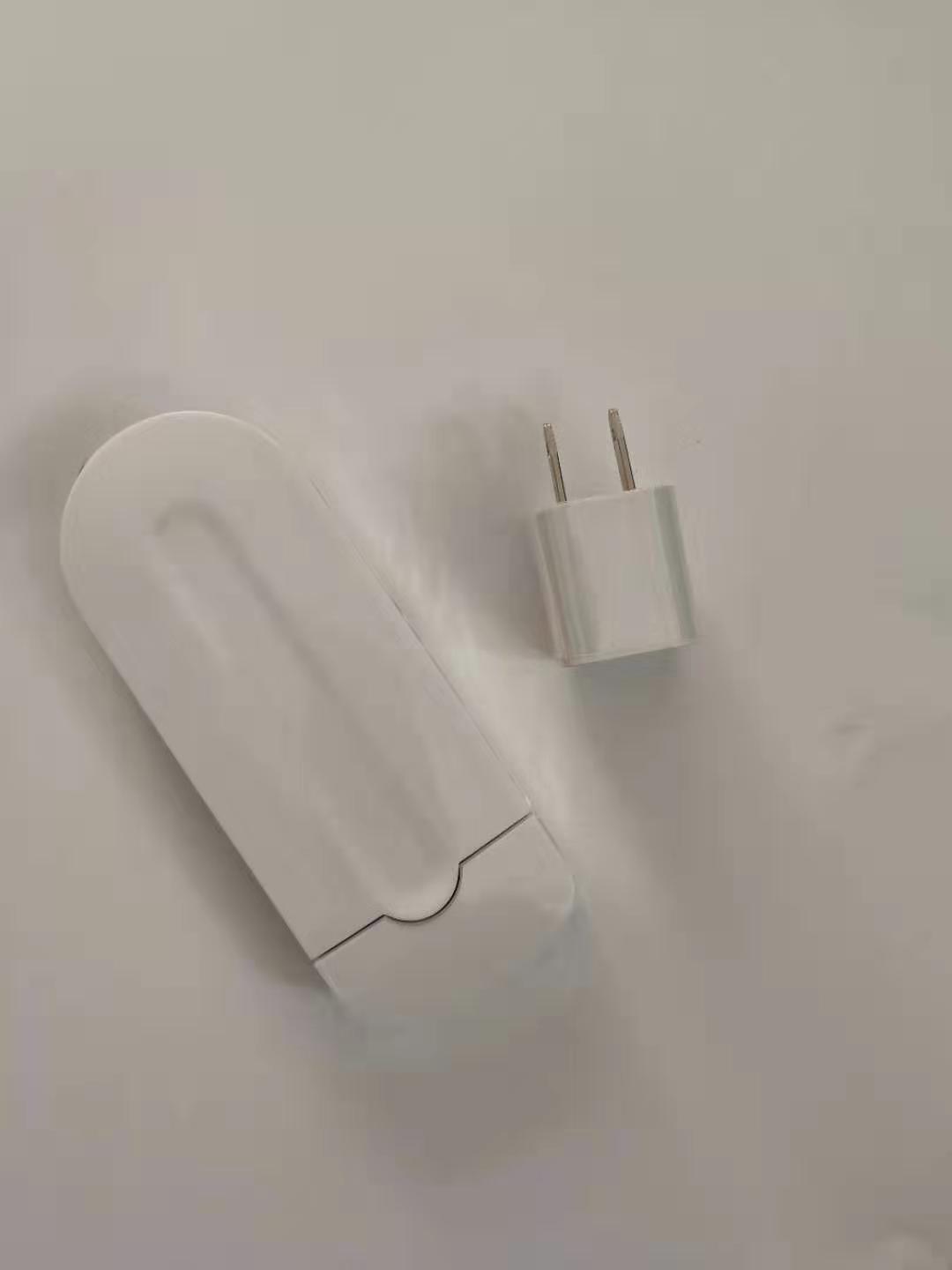 12811527846_1904989029