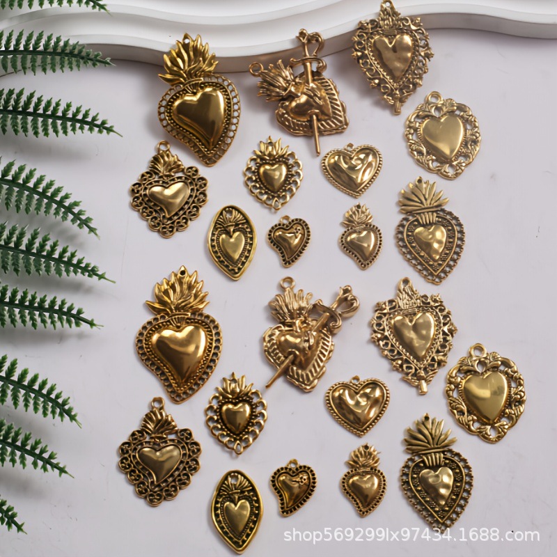 Transfronterizos 10 estilos de oro antiguo colorado colgante de aleación del corazón sagrado DIY encanto joyería accesorios metálicos