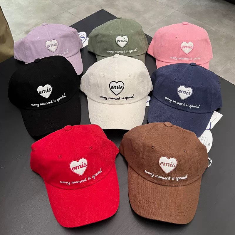 In-Stock Korean Trendy Brand Emis Classic Unisex Couple Style High-Quality Heart Logo Letter Embroidery Baseball Cap
