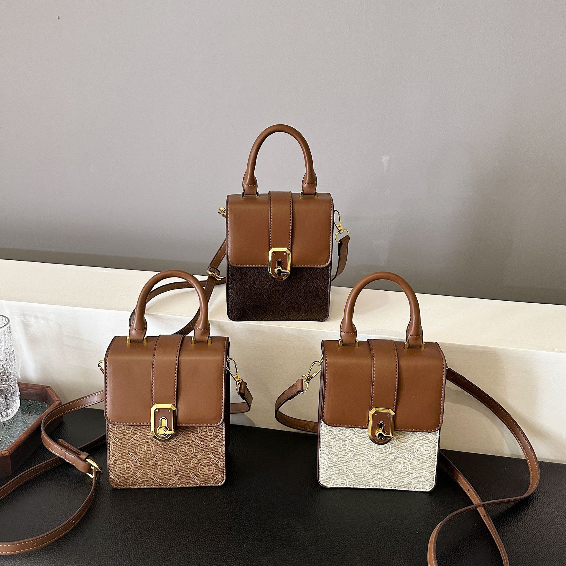 Bolso bandolera ligero de lujo de alta gama con textura de nicho francés nuevo 2024 para mujer, bolso cuadrado pequeño de un solo hombro_voghion.com