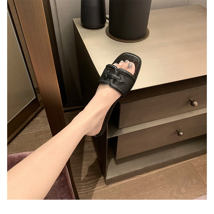 グレープママ同じスタイル 2025 夏の新ファッションフラットスクエアトゥホリデーワンストラップアウタースリッパ女性のための本革