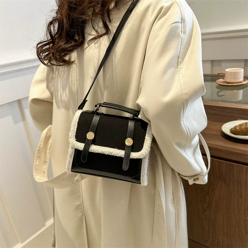 Retro winter capacious one-shoulder bag for leisure
