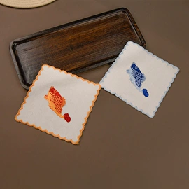 花边;餐垫、餐巾;服装饰品