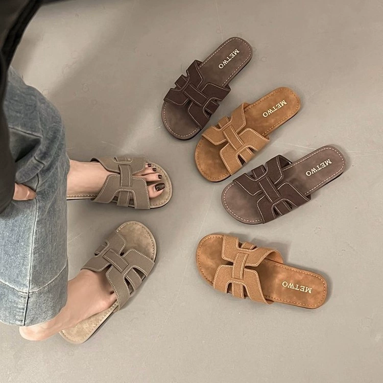 Корейская версия стильных плоскоподошвенных шлепанцев женская 2025 новая летняя