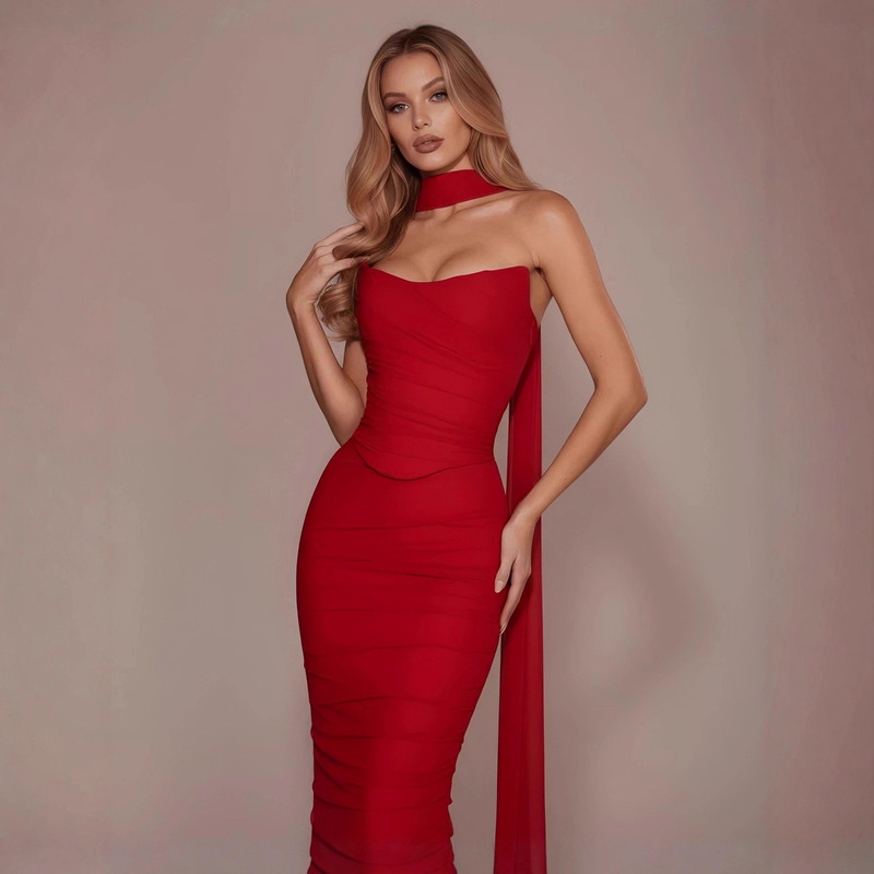 2025 New European and American Cross-Border Women's Clothing Holly Red Pure Lust Style Sexy Slim Fit Tube Top Hip-Covering Extended Three-Piece Set