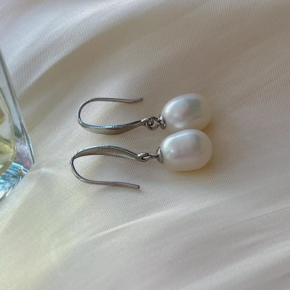 1 Pair Freshwater Pearl Copper Pearl Solid Color Ear Hook display picture 2
