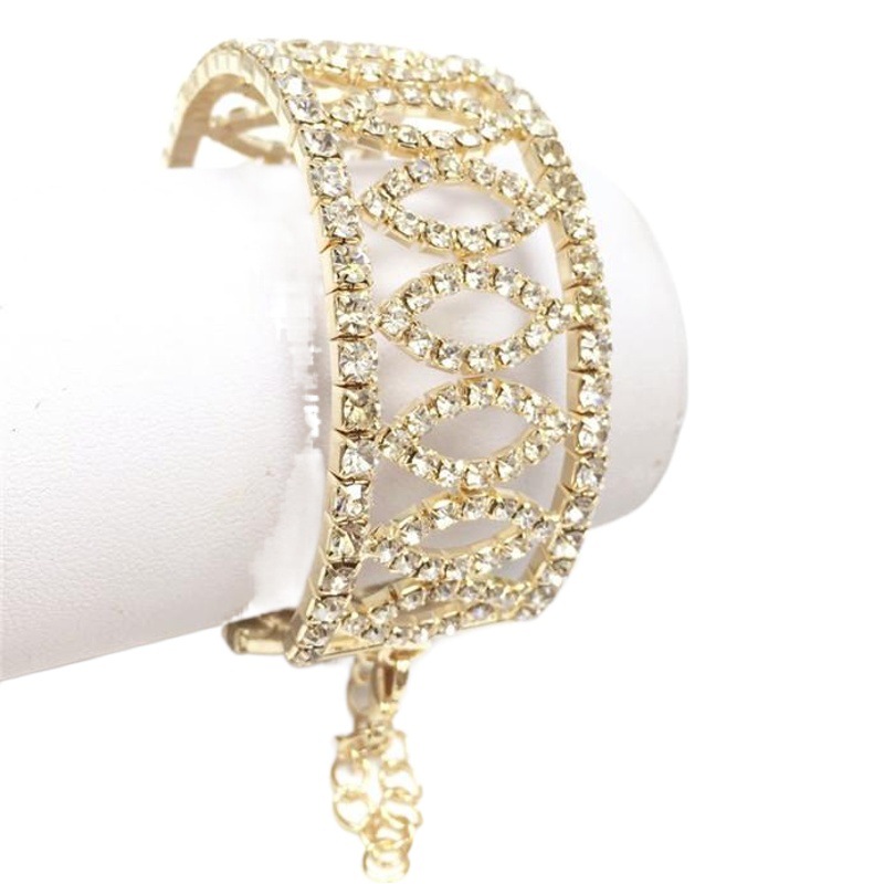 Pulsera de diamantes de imitación 888 con ojo de caballo recortado para mujeres europeas y americanas, fabricante de materiales, pulsera abierta, joyería de mano de alta gama de aleación, venta al por mayor