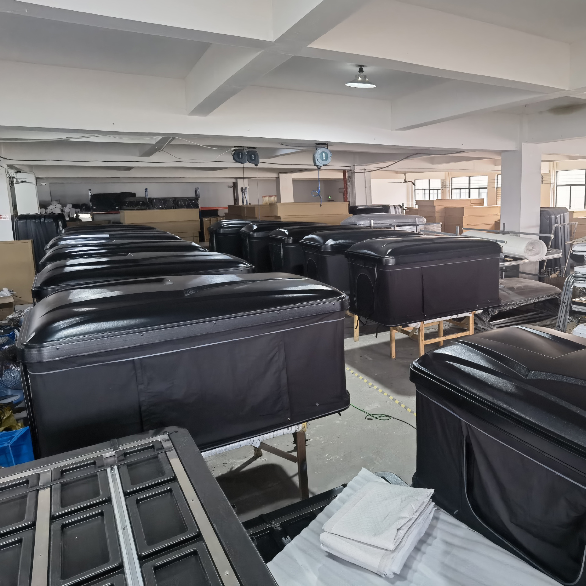 Helicóptico plástico ABS carpa de techo camping al aire libre auto-conducción viaje carpa de coche