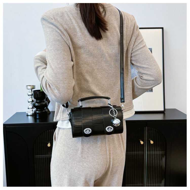 A trendy soft leather round bag for women, a new autumn/winter 2024 collection, stylish and versatile, single-shoulder crossbody bag for work undefined