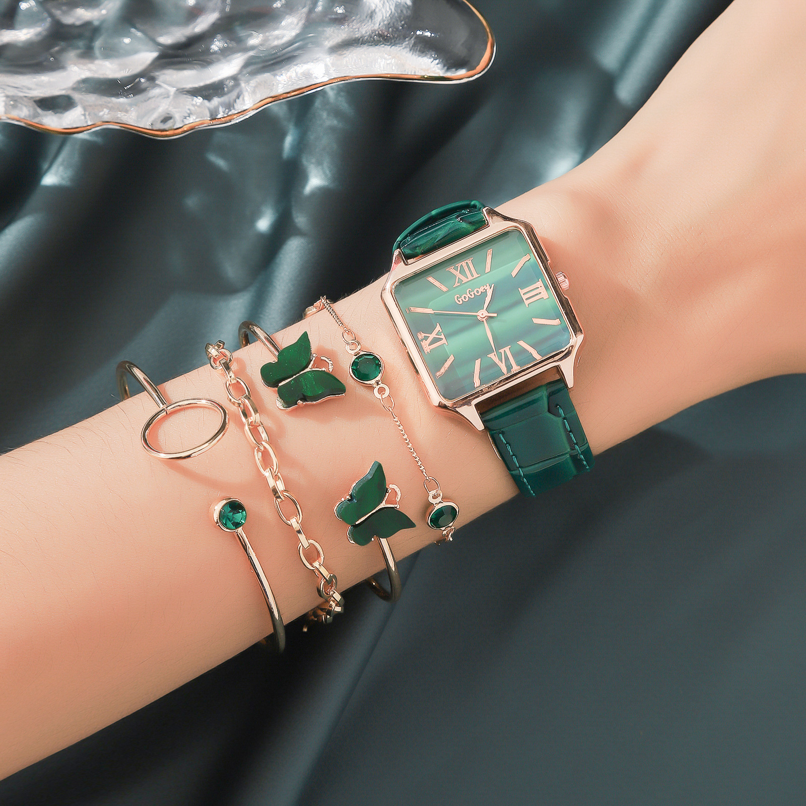 80g Weight Ordinary Glass Mirror Material Alloy Strap Material Watch Classification Pointer Display Type Single Folding Buckle Buckle Style Round Dial Shape Daily Occasion Quartz Movement Square Pattern Women's Gender Vintage Style Style Vintage Style Square Single Folding Buckle Quartz Women's Watches 12