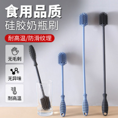 保温カップの蓋の隙間を洗います。コップの神器を洗います。