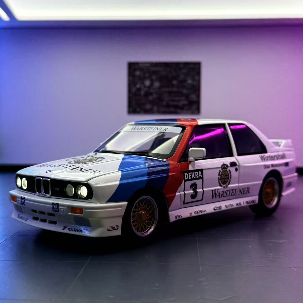 Modelo de coche Weili 1:24 Baoma M3 coche deportivo versión de la flor del modelo de aleación decoración con sonido y luz coche de juguete modelo de sonido