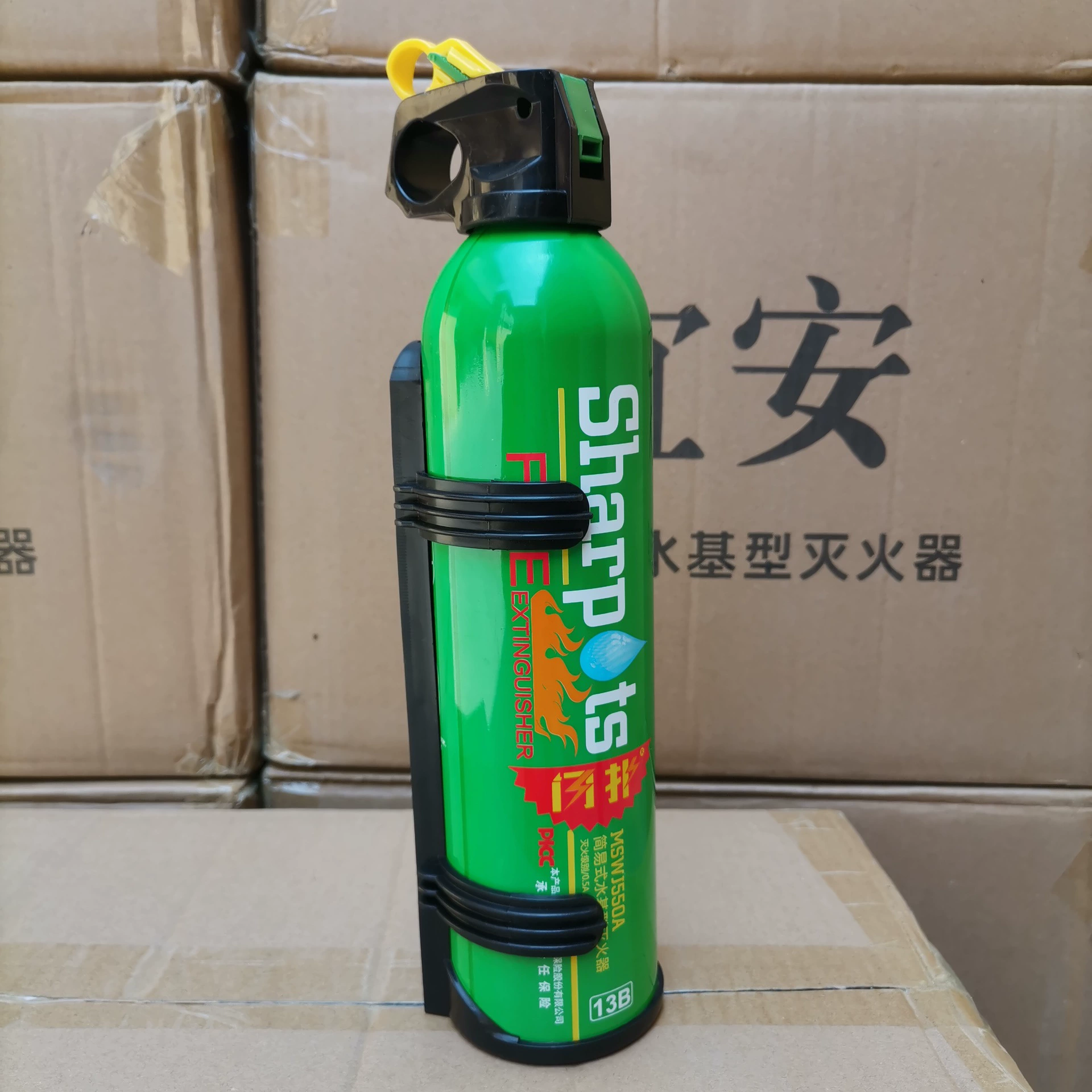 Специальная крепежная рама для кронштейна огнетушителя на водной основе