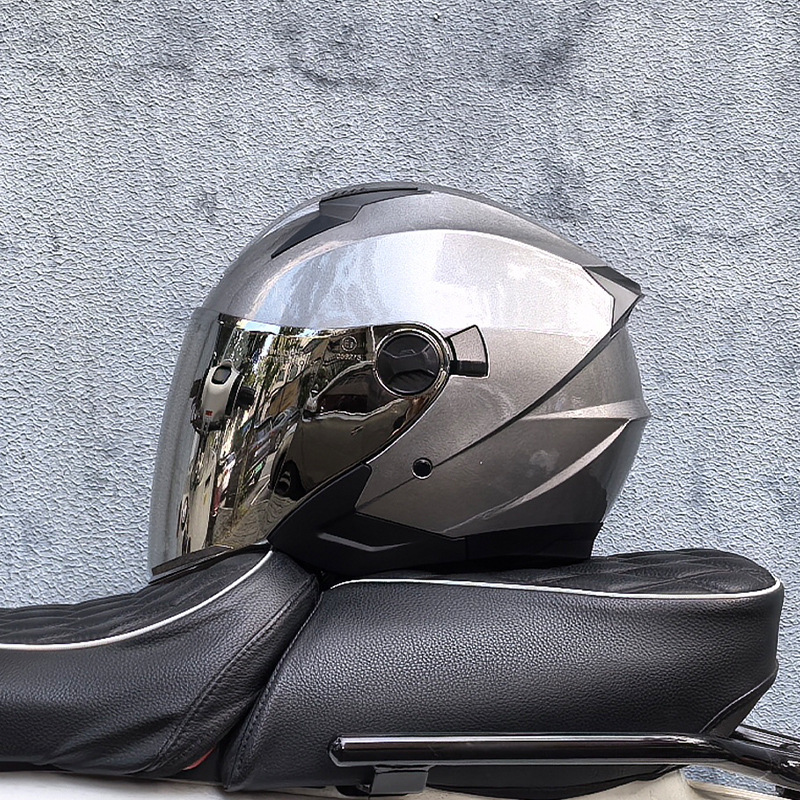 Honda gris con plateado