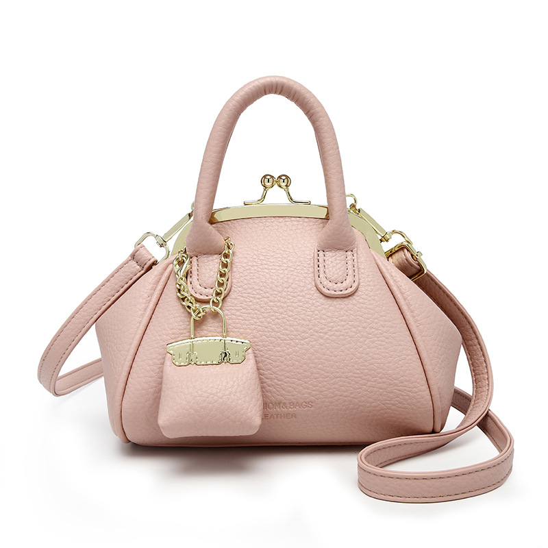 Venta al por mayor primavera y verano nuevo estilo bolso femenino retro bolso de clip bolso de mano moda todo fósforo bolso pequeño de mensajero de un solo hombro femenino