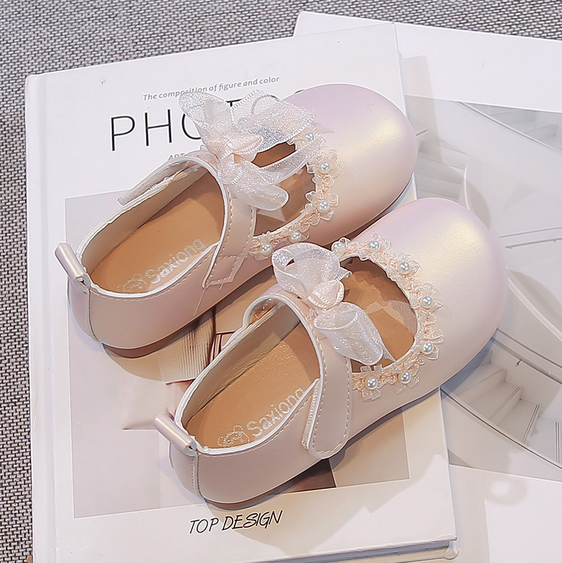 Zapatos de la princesa de perlas de niñas 2026 primavera nuevos zapatos de cuero para niños zapatos de sol suave para niñas zapatos de rendimiento de moda image 4