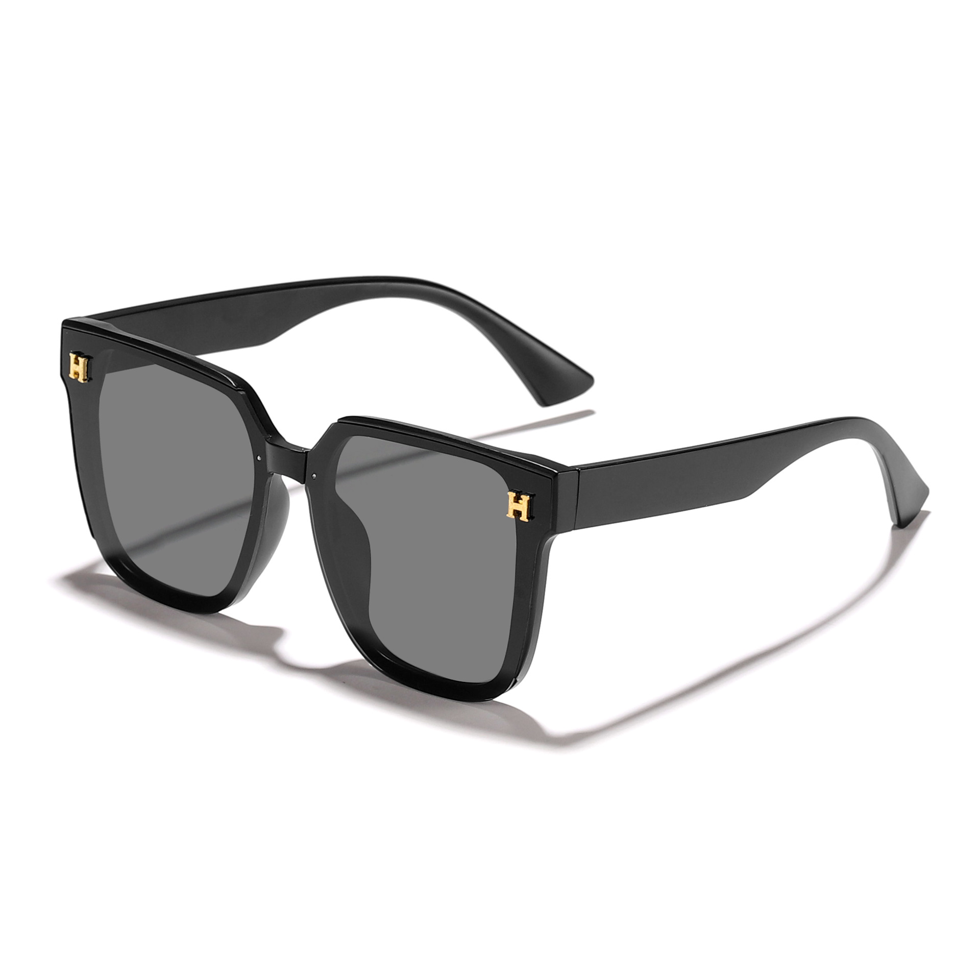 2024 nuevas letras simples transfronterizas, marco generoso, gafas de sol de moda, sombrilla al aire libre para mujer, gafas de sol ligeras de todo fósforo