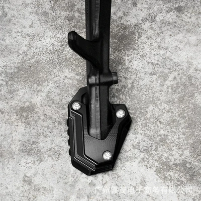 Motorcycle pedals: Enlarged Pad and Enlarged Side