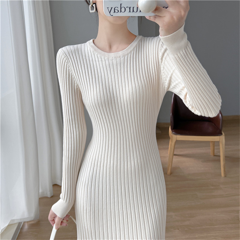 Herbst Fischschwanz Strickkleid Damen, mittellang über dem Knie, Basislage und schmale Passform, gepaart mit einem Pelzmantel für_voghion.com