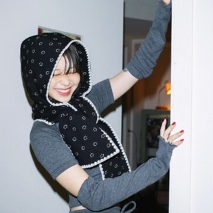 Korean version of laughing face print cute lace wild hat scarf Girl autumn and winter hat knitted warm bib