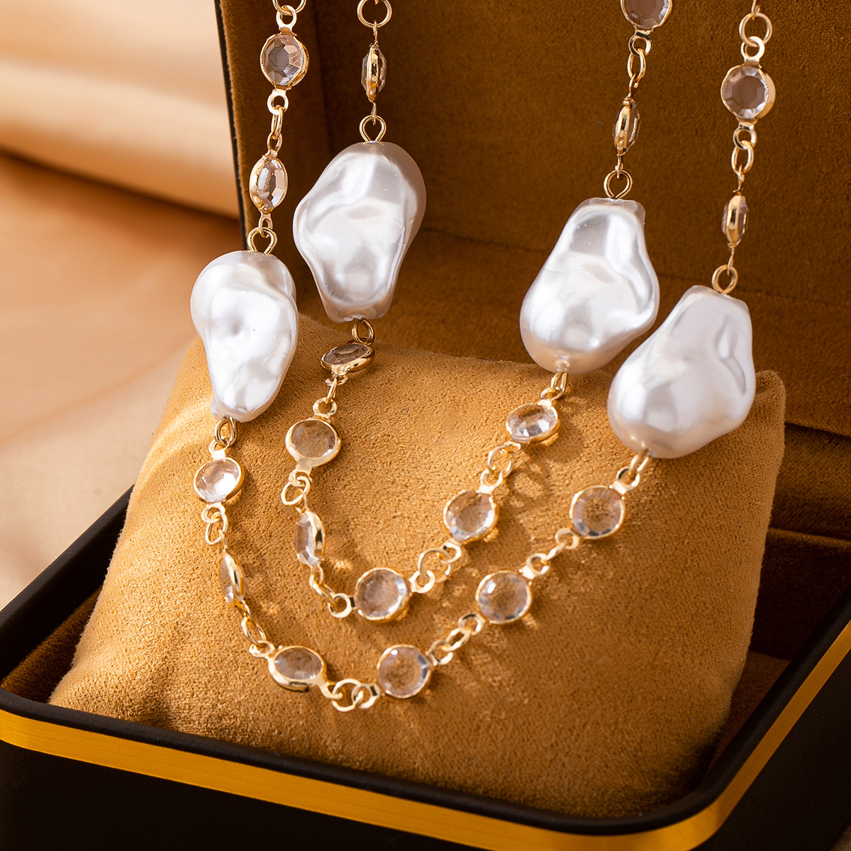 Minimalist Layered Necklace In Delicate Chains For Quiet Luxury_voghion.com