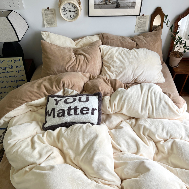 Cama de terciopelo de leche doble de color sólido de invierno juego de cuatro piezas engrosado más funda de edredón de terciopelo juego de tres piezas sábanas de dormitorio