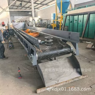 压滤机泥饼渣水平传送皮带输送机 水平接料送料分拣皮带输送机
