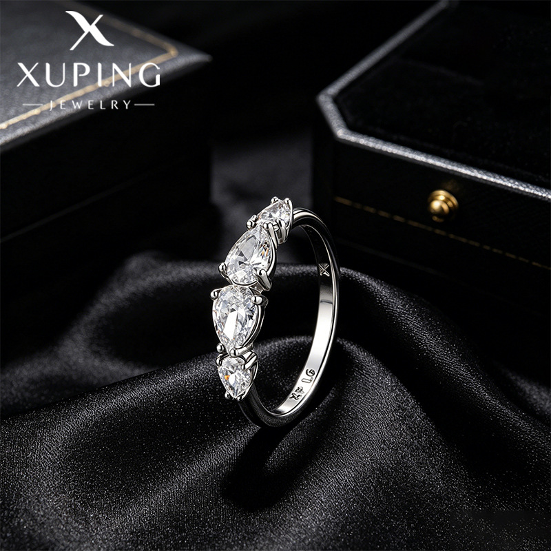Xuping anillo de joyas artificiales anillo de aleación de cobre chapado blanco simple lujoso temperamento ligero anillo de boda al por mayor