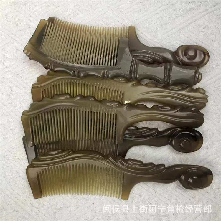 Handcrafted Horn Comb 21cm Thick Handle Round Teeth Massage Comb Carved Design specifications