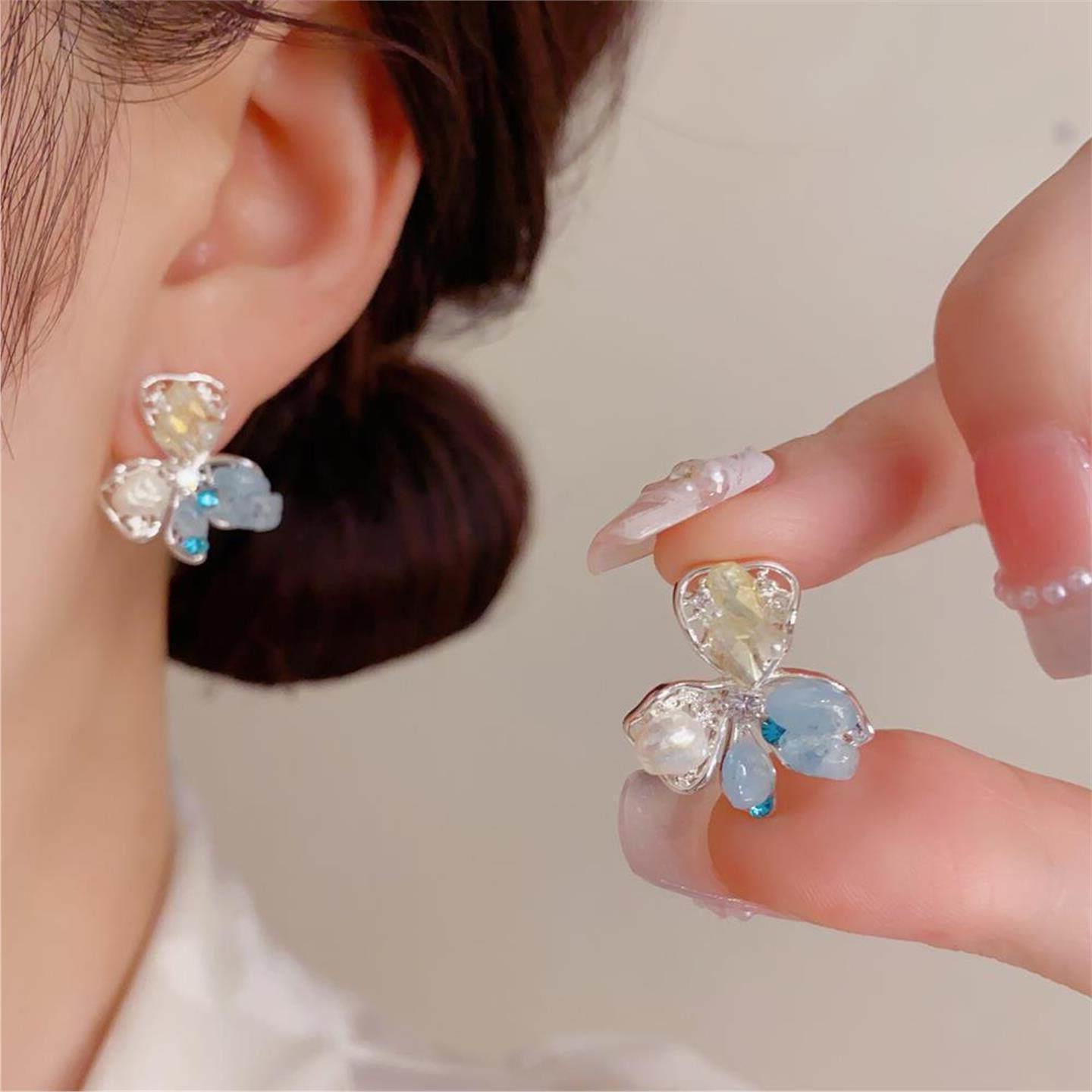 S925 aguja de plata Sen pequeñas flores frescas pendientes de orejas de vacaciones mujeres lujo ligero nicho alta sensación pendientes de perlas