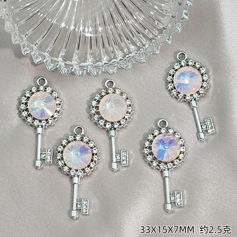 Exquisitos accesorios de joyería colgante de diamante de alta protección ultravioleta al por mayor collar DIY artesanal colgante de materiales de ropa de pulsera