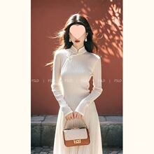 新中式中国风女装今年流行的白色针织衫盘扣连衣裙子秋季2025新款