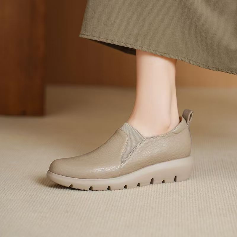 Zapatos de cuero suave redondos de boca superficial para mujeres 2026 primavera y verano nuevos zapatos de madre planos con suela suave ligera y cómoda zapatos de soja