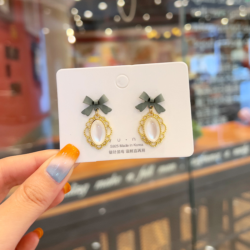 蝴蝶结椭圆猫眼石