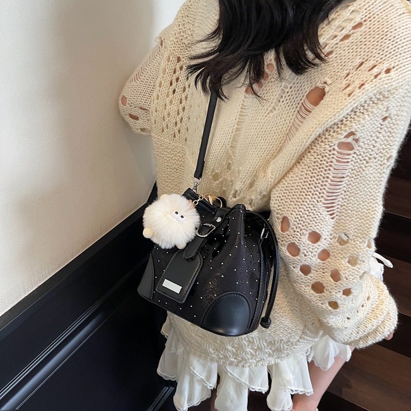 Bolsa de cubo para mujeres 2025 nueva moda super caliente nicho bolso de hombro diseño universal bolso de textura de alta calidad bolso de mochila