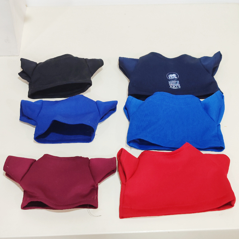 Se puede especificar el color de la ropa de la muñeca