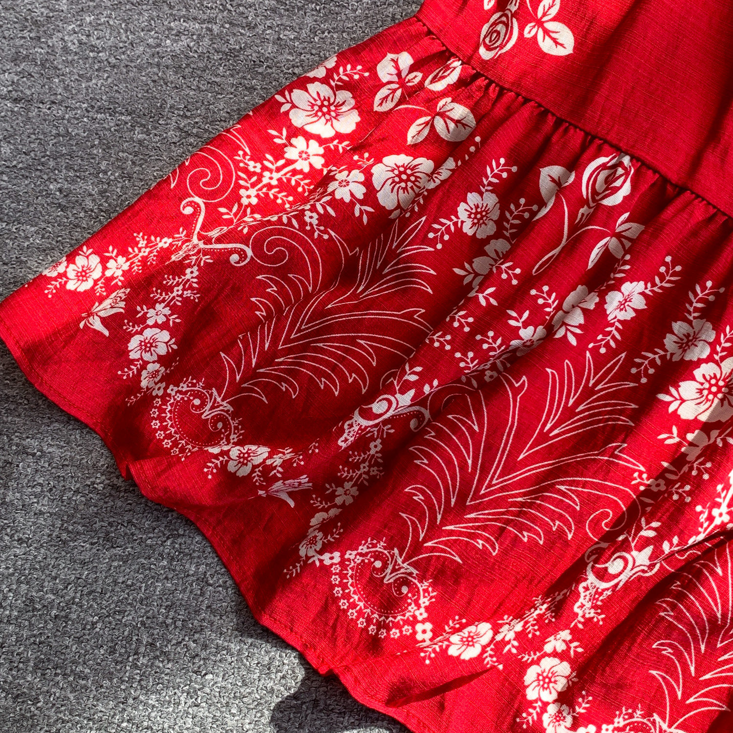 Women's French Retro Red Floral Print Dress Round Neck Three Quarter Sleeve Slimming Waist Full Skirt Ruffles Summer Style_ecoleips.com
