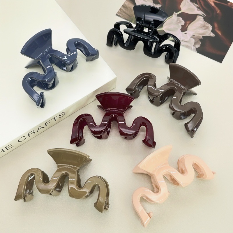Pearl twist hair clip with plastic embellishment women's Korean side clip Korean style individually packaged pastoral two-yuan store accessories