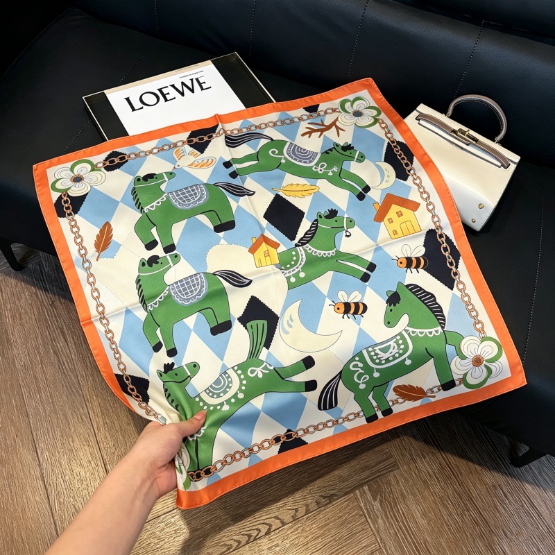 Colección 70*70 nuevo estilo bufanda de seda azul sensación de alta calidad imitación bufanda cuadrada de seda moda todo-fósforo bolsa atada bufanda de pelo