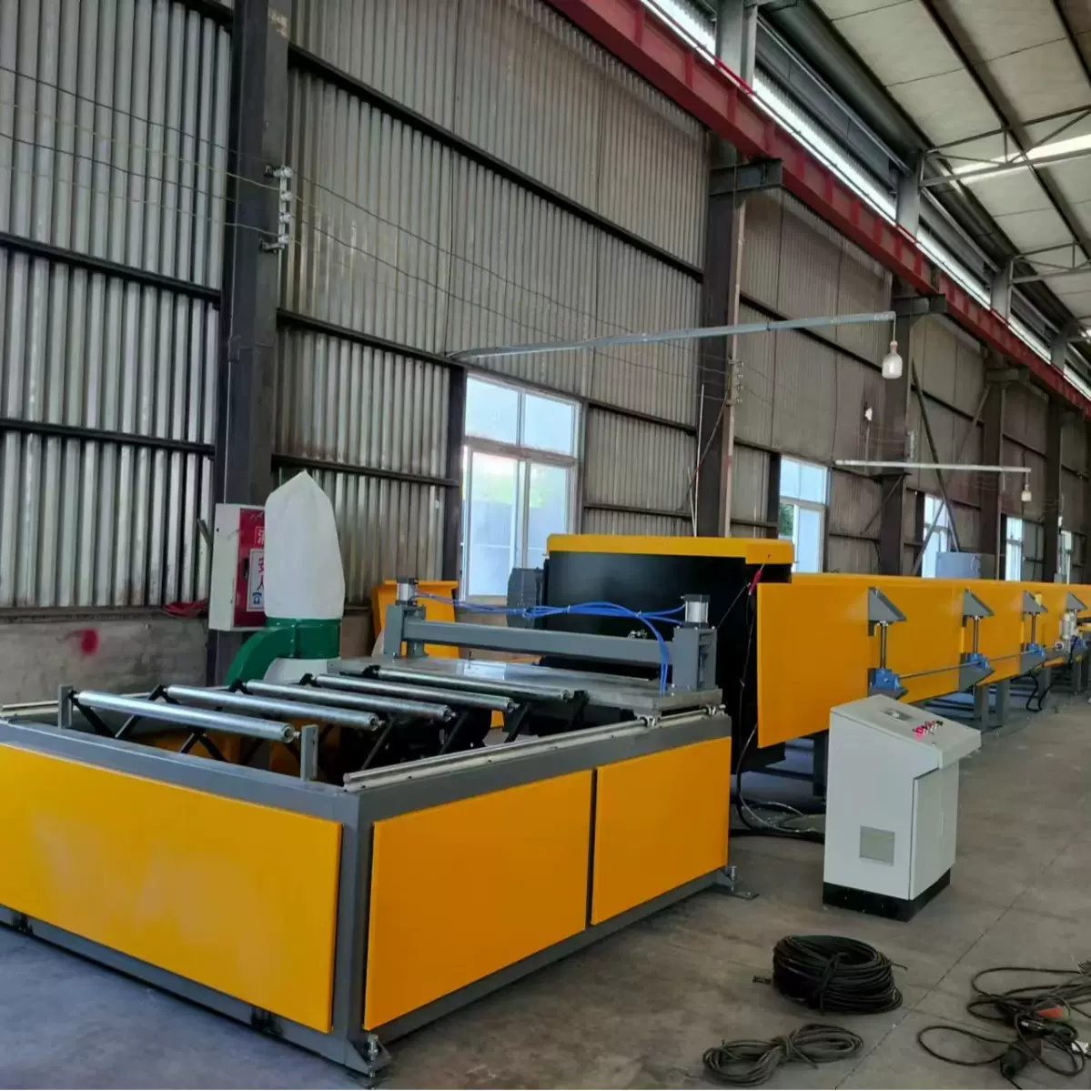 聚氨酯长城隔热板生产设备，长城板生产线，铝合金聚氨酯隔热长城