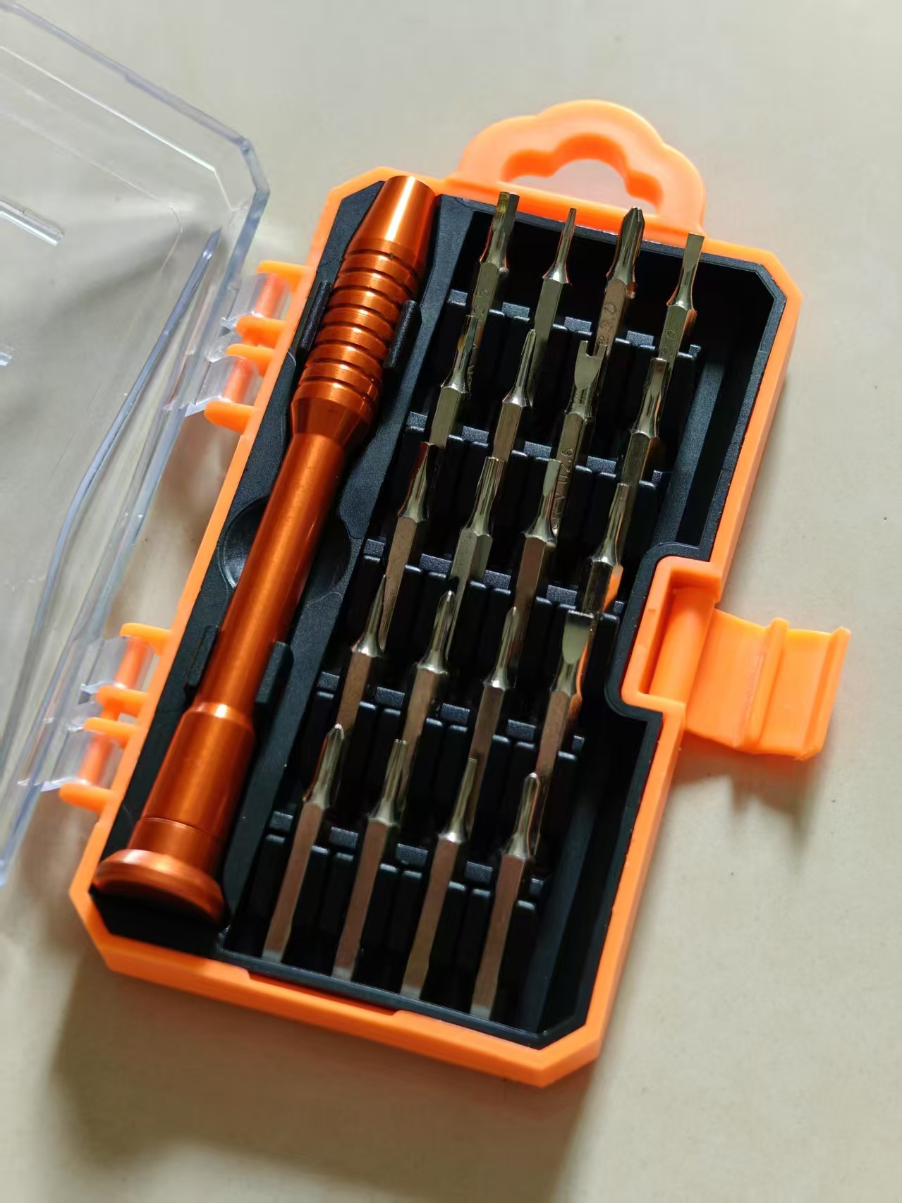 Suministro directo de fábrica de origen Herramientas de reparación de destornilladores multifuncionales Juego de destornilladores de hardware manual al por mayor transfronterizo