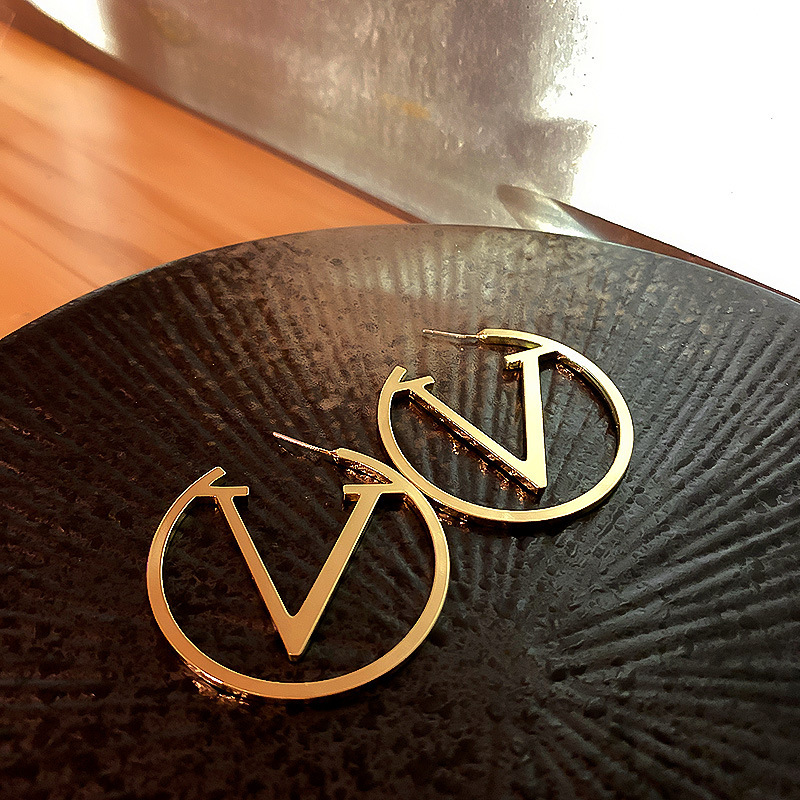 Pendientes de perlas de mariposa de flores retro de oro real, agujas de plata galvanizadas, pendientes de diseño exagerado, pendientes de sentido avanzado de nicho