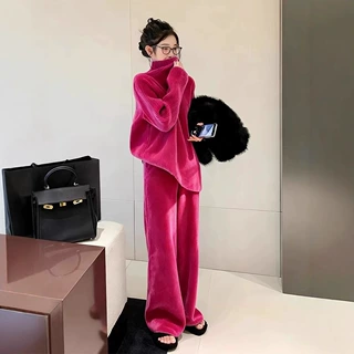 冬季一整套穿搭高级感超漂亮绝美休闲玫红色灯芯绒高领小衫套装裤