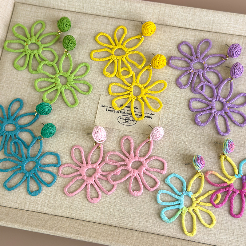 Large Flower Handmade Straw Woven Stud Earrings For Beach Holiday_voghion.com