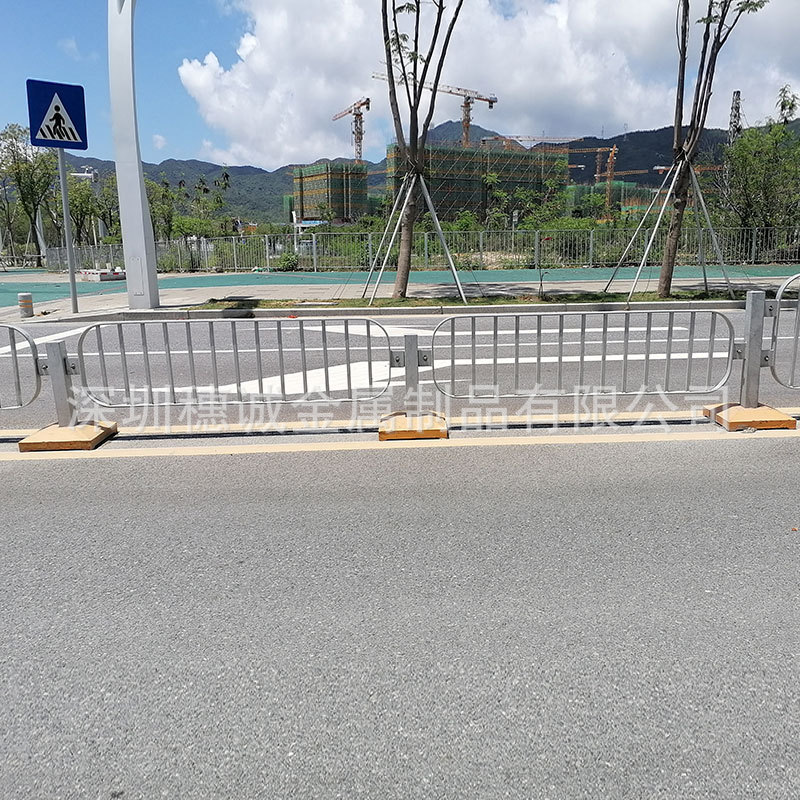 现货片高500深标机非护栏  热镀锌港式护栏 烤漆路侧护栏量大优惠