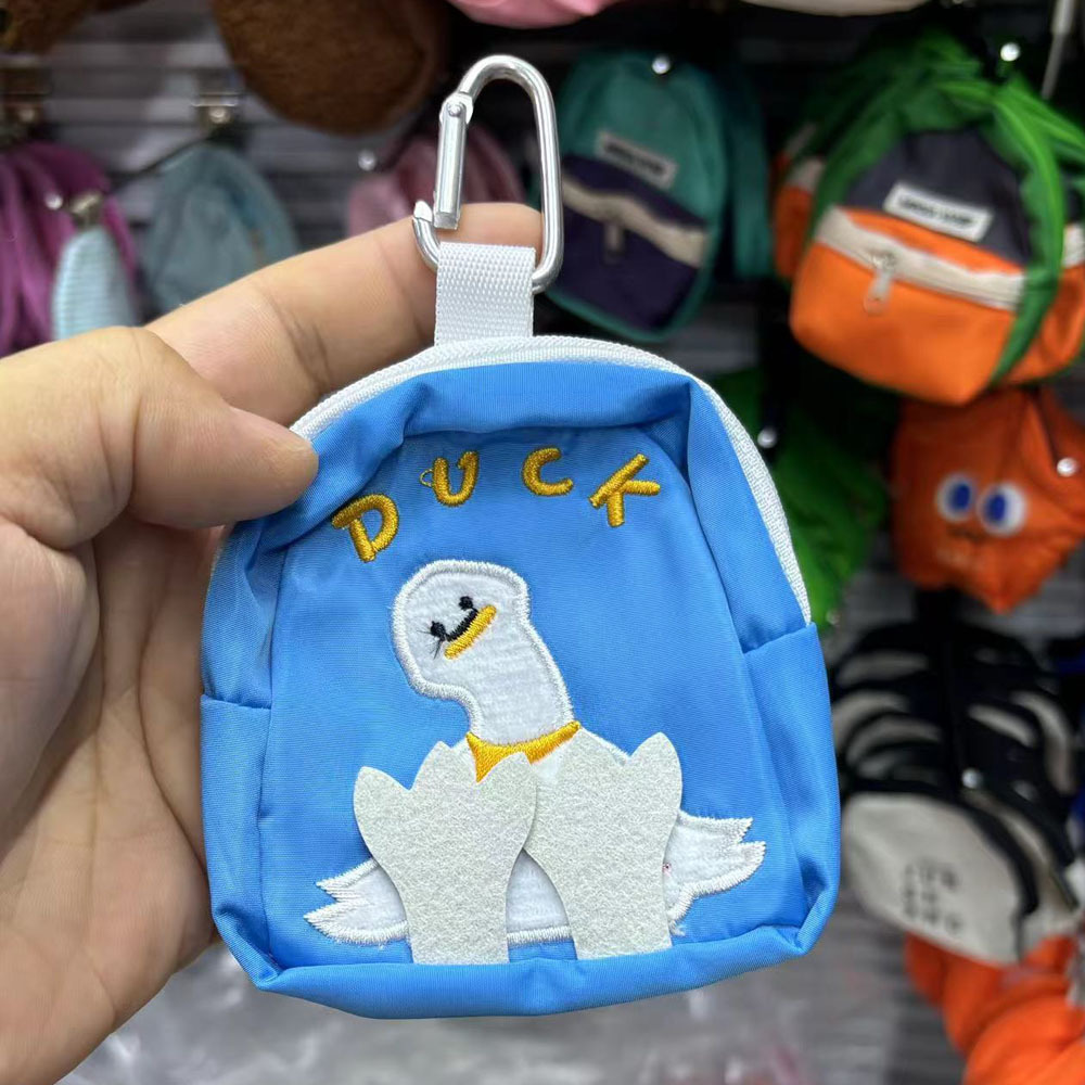 흰 오리 파란 가방